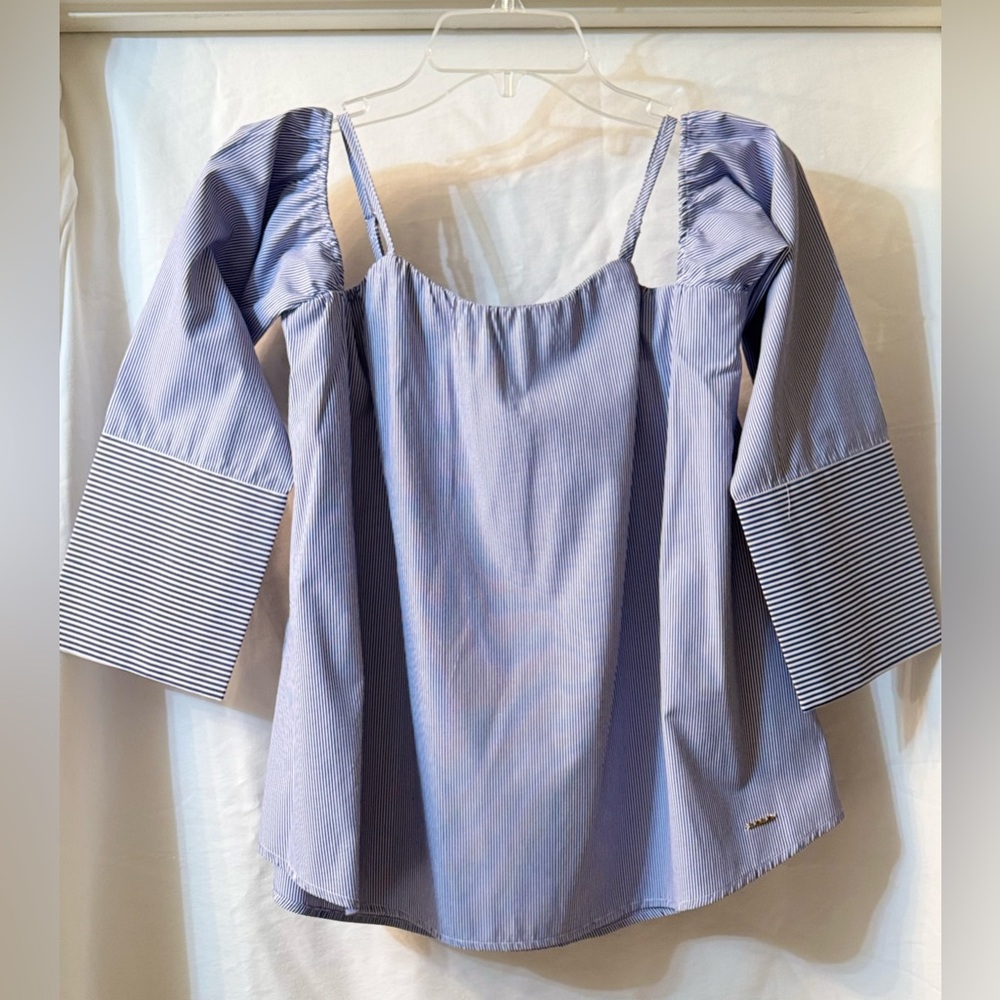 NWOT Bebe BBWT2028 Cold Shoulder Strap Long Sleeve Top